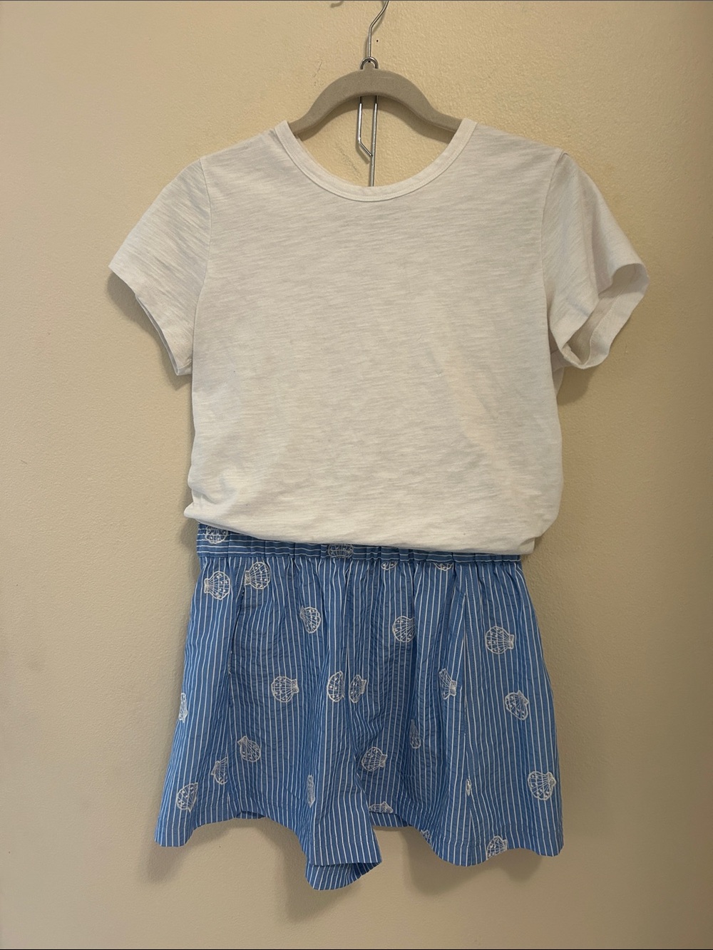Eesome seashell pinstripe short with elastic waist